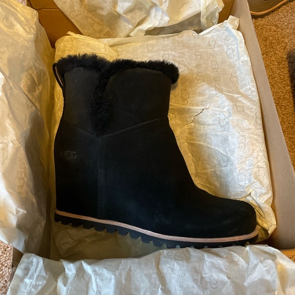 ugg seyline wedge boot